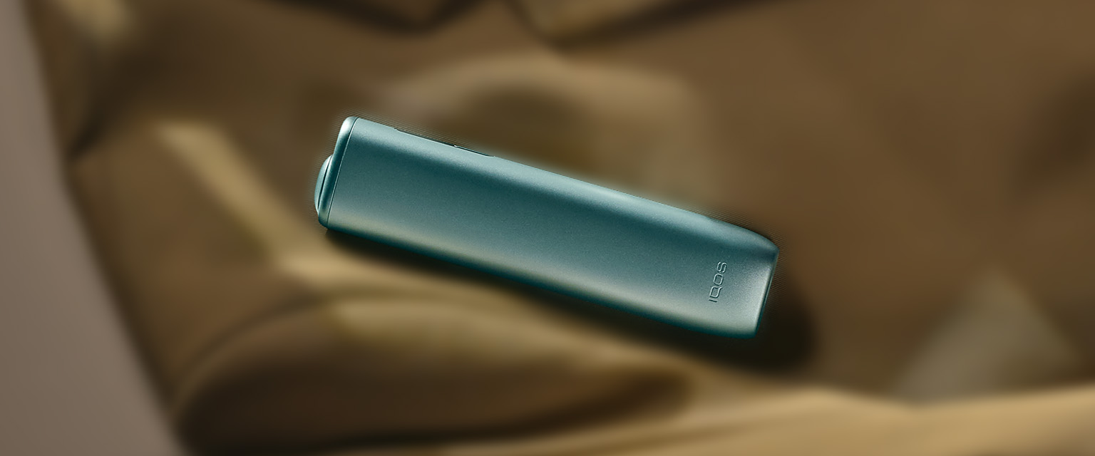 IQOS ILUMA i ONE naprava z ozadjem